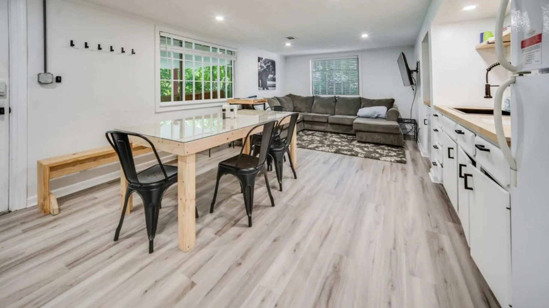 Holiday home Spacious 5-Bedroom Retreat For 12 In Serene Neighborhood Near Louisville'S Best Attractions